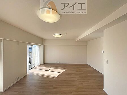 朝から日差しいっぱいの、明るい空間でのびのび過ごせます