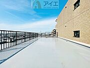 広々ルーフバルコニーは日当たり良好、ガーデニングも楽しめます