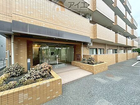 清掃や修理、不審者への声掛けも。管理員日勤は防犯にも有効