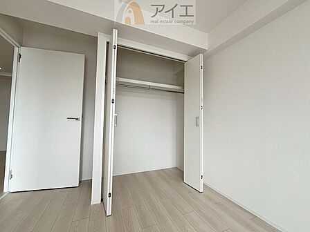お子様の荷物も片付く、全居室収納スペース
