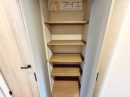 お子様の荷物も片付く、全居室収納スペース