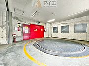 駐車場があるため車通勤の方にも安心なマンションです（要空確認）