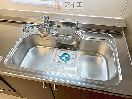 水道一体型の浄水器。ボタン一つで切替可能水回りもすっきり