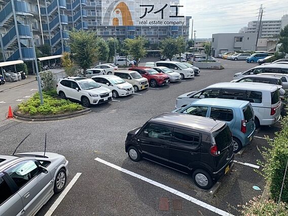 敷地内の平面駐...