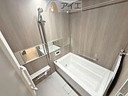 大人の半身浴や、小さなお子様との入浴にも便利な浴室