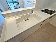 水道一体型の浄水器。ボタン一つで切替可能水回りもすっきり