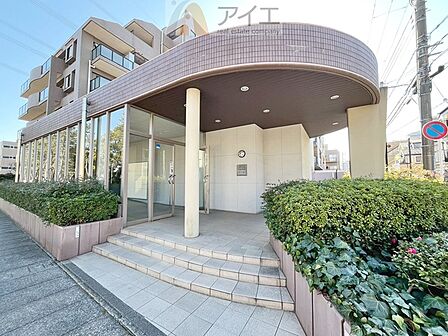 清掃や修理、不審者への声掛けも。管理員日勤は防犯にも有効