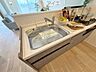 設備：水道一体型の浄水器。ボタン一つで切替可能水回りもすっきり