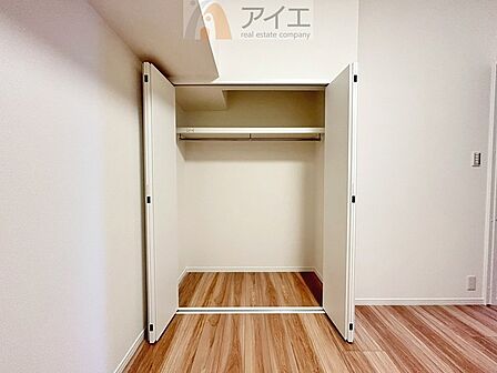 お子様の荷物も片付く、全居室収納スペース