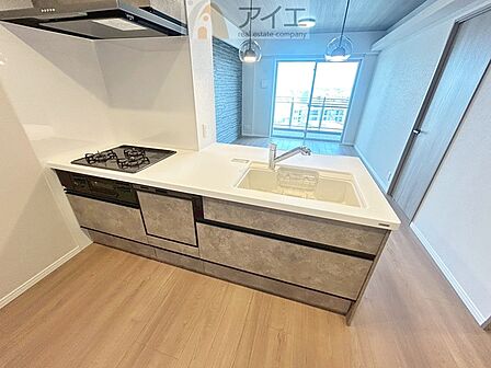 ご家族やお客様との会話も楽しめる対面キッチン