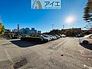 駐車場があるため車通勤の方にも安心なマンションです