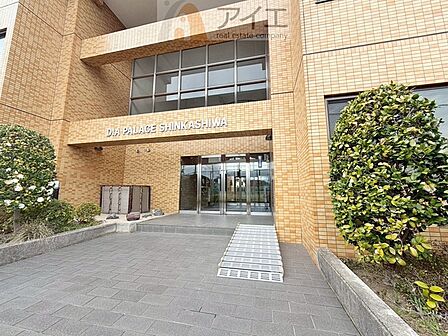 清掃や修理だけでなく、不審者への声掛けも。管理員の活動は防犯にも有効