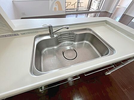 水道一体型の浄水器。ボタン一つで切替可能水回りもすっきり