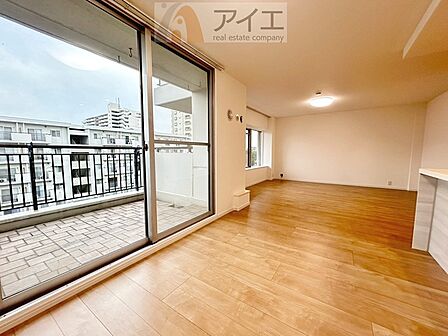 朝から日差しいっぱいの、明るい空間でのびのび過ごせます