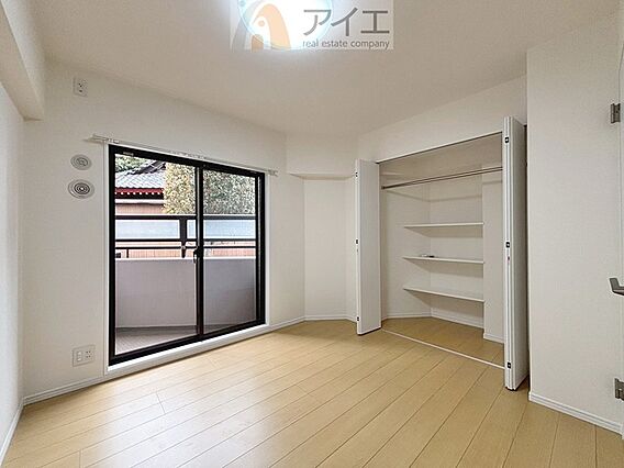 室内のなじみや...