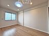 寝室：風通しが良く、開放感あふれるお部屋です