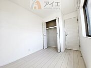 お子様の荷物も片付く、全居室収納スペース