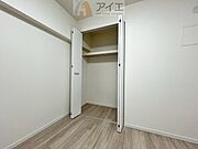 お子様の荷物も片付く、全居室収納スペース