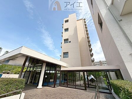 清掃や修理、不審者への声掛けも。管理員日勤は防犯にも有効