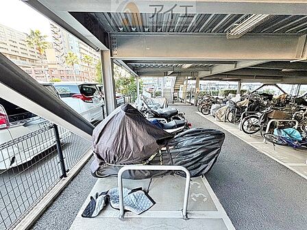 セキュリティ面にも配慮した駐輪場がございます