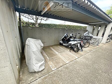 セキュリティ面にも配慮した駐輪場がございます