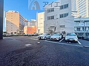 駐車場があるため車通勤の方にも安心なマンションです（要空確認）