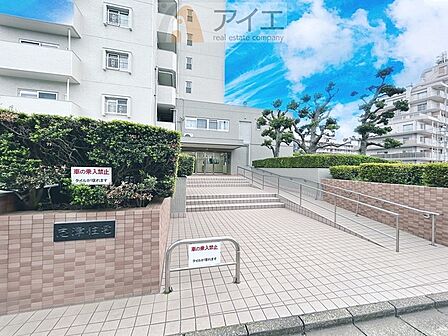 共用部の清掃・修理は管理員が実施