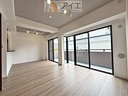 朝から日差しいっぱいの、明るい空間でのびのび過ごせます