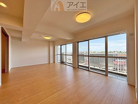 朝から日差しいっぱいの、明るい空間でのびのび過ごせます