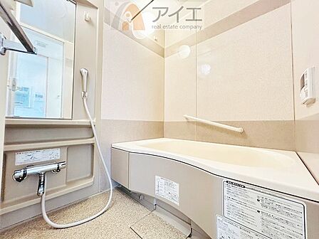 明るい感じ、贅沢な雰囲気でより快適なバスタイム