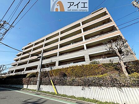 たっぷりの陽光に包まれる明るい住まい