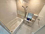明るい感じ、贅沢な雰囲気でより快適なバスタイム