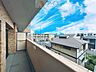 バルコニー：空を近くに感じられる眺望を楽しめます