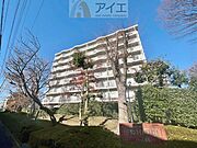 清掃や修理、不審者への声掛けも。管理員日勤は防犯にも有効