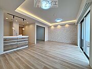 【施工例】日差しがうれしいリビング、大窓からの見晴らしも良好