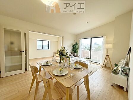 朝から日差しいっぱいの、明るい空間でのびのび過ごせます