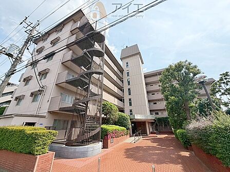 共用部の清掃・修理は管理員が実施