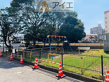 公園が近く、子育て家族に嬉しい緑豊かな環境です