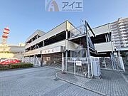 駐車場があるため車通勤の方にも安心なマンションです（要空確認）