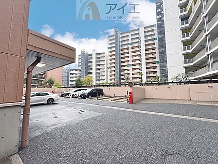 駐車場があるため車通勤の方にも安心なマンションです(要空確認)