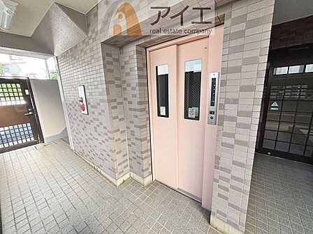 清掃も行き届いたエレベーターホール