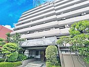 清掃や修理だけでなく、不審者への声掛けも。管理員の活動は防犯にも有効