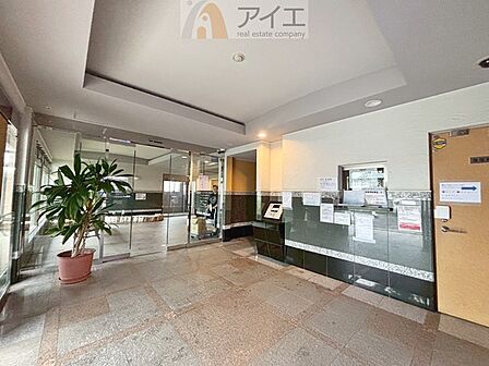 清掃や修理、不審者への声掛けも。管理員日勤は防犯にも有効