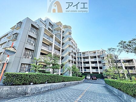 清掃や修理だけでなく、不審者への声掛けも。管理員の活動は防犯にも有効