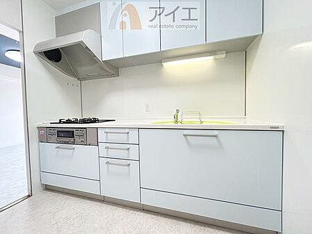 ご家族やお客様との会話も楽しめるキッチン