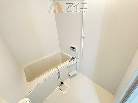 明るい感じ、贅沢な雰囲気でより快適なバスタイム