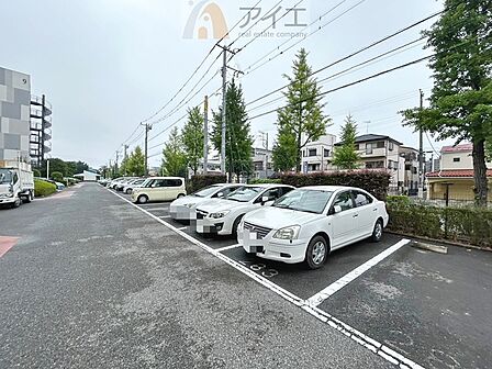 駐車場があるため車通勤の方にも安心なマンションです(要空確認)
