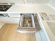 手に優しい、後片づけおまかせの食洗機。ママも食後のだんらんに加われます