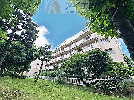 公園が近く、子育て家族に嬉しい緑豊かな環境です