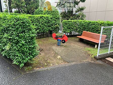 公園が近く、子育て家族に嬉しい緑豊かな環境です
